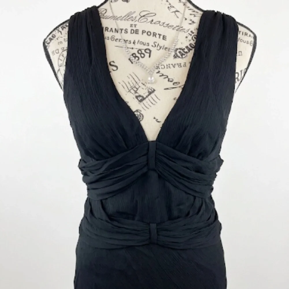 Banana Republic Black V-Neck Sleeveless Midi Dress - Size 6 - Picture 2 of 6